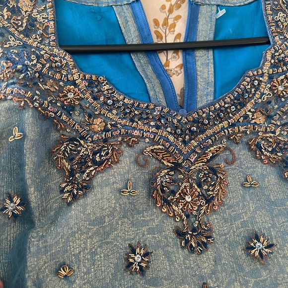 Stunning blue sari Indian dress - Picture 2 of 4